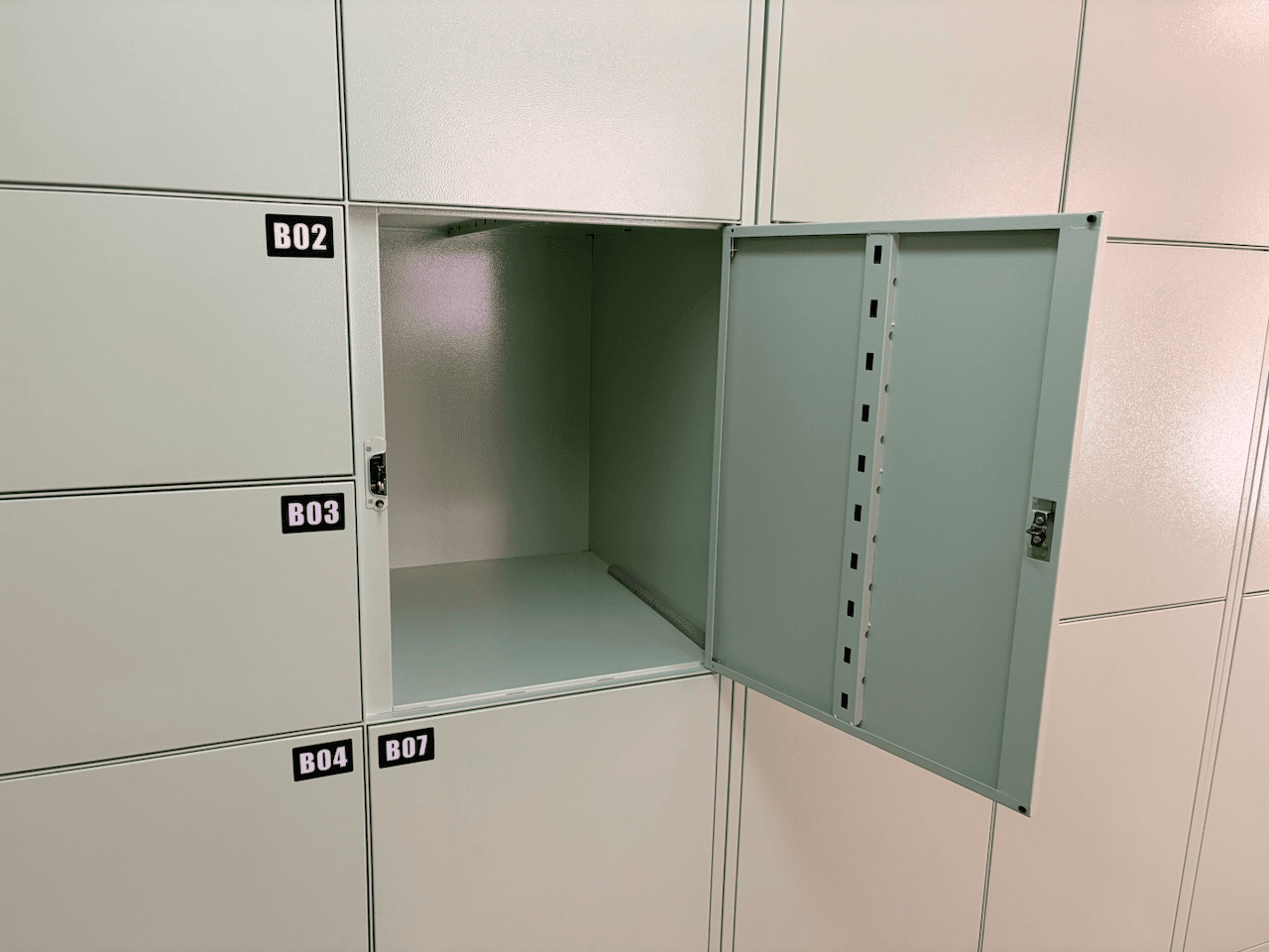 Casiers connectés sécurisés de La Bagagerie d'Ajaccio — stockage bagage automatisé